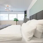 ☆NEW☆Luxus Studio☆NETFLIX/BOXSPRING ☆10min Centre☆